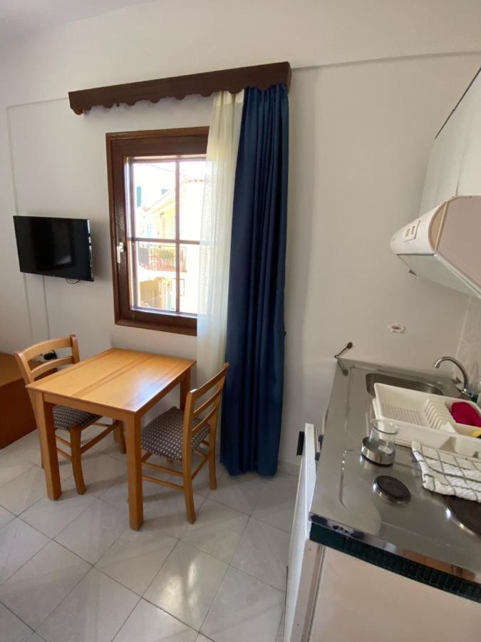 Victoria Studios Spetses Town Екстер'єр фото